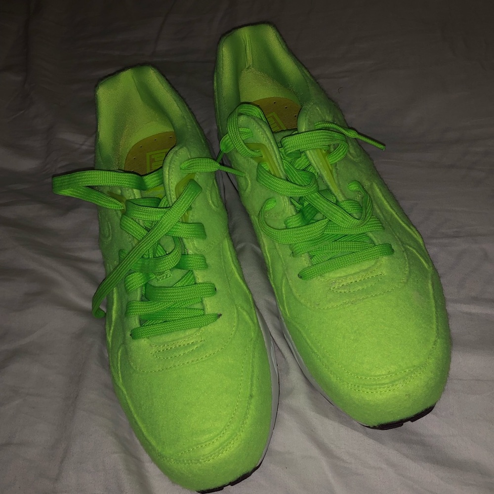 Brand new never worn Puma tennis